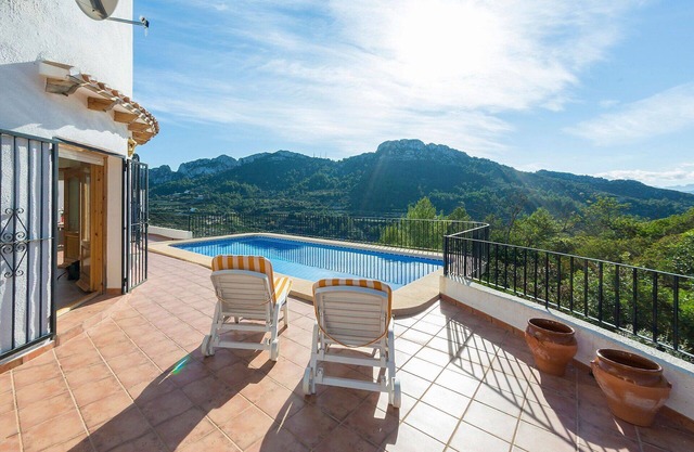 Stunning private villa for 7 people with private pool, A/C, WIFI, TV and terrace