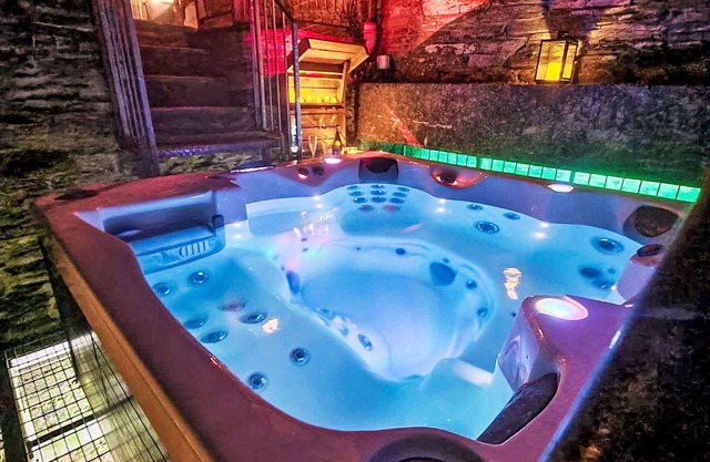 Stunning private villa for 4 guests with hot tub, WIFI, TV, patio and pets allowed