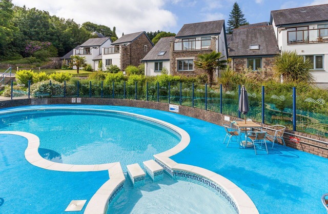 Stunning private villa for 4 people with WIFI, pool, TV, patio and pets allowed