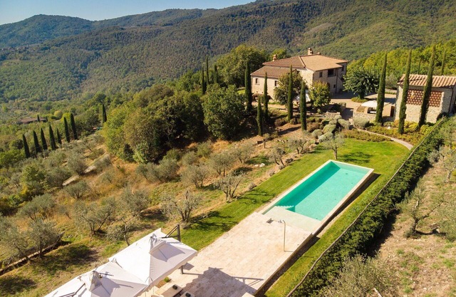 Stunning private villa for 12 guests with WIFI, A/C, private pool, TV, patio and panoramic view