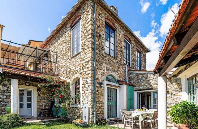 Stunning private villa for 7 people with WIFI, pets allowed and panoramic view