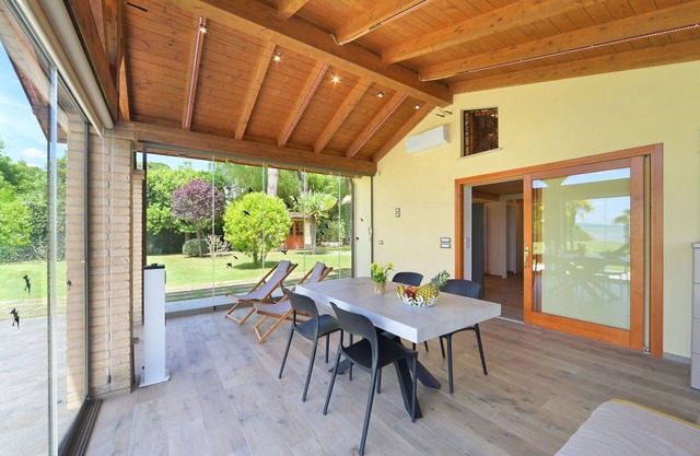 Stunning private villa for 5 people with WIFI, A/C, TV, terrace and pets allowed