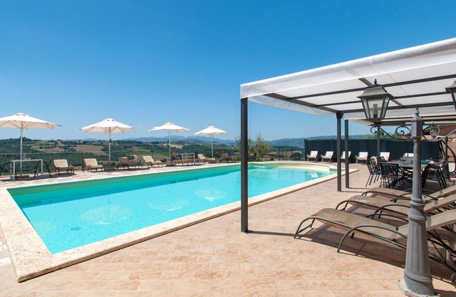 Stunning private villa with private pool, WIFI, A/C, TV, patio, pets allowed and panoramic view