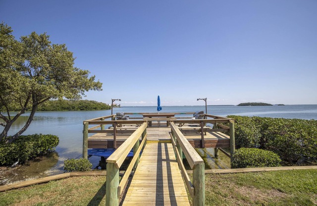 Stunning Remodel & Kitchen, On the Bay, Close to Beach, available January 2025