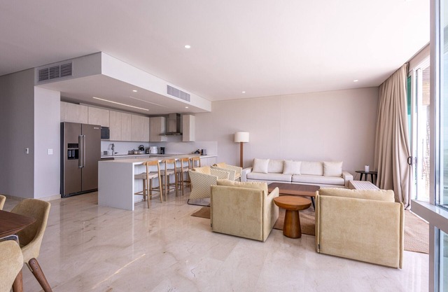 Stunning Sea Views from 3BR Penthouse F3