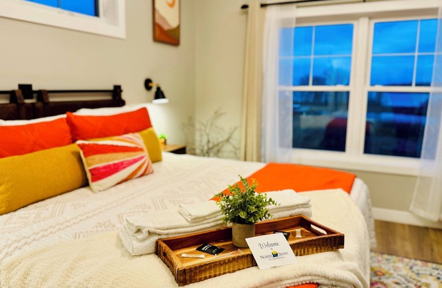 STUNNING SUNRISE HOUSE Waterfront Views Sauna 20% Off SKI Rental+Lift Pass