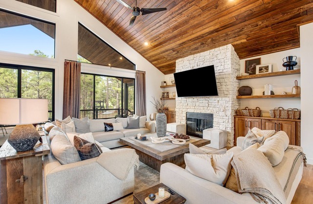 Stunning Torreon home with expansive deck, grill, fireplace, & AC