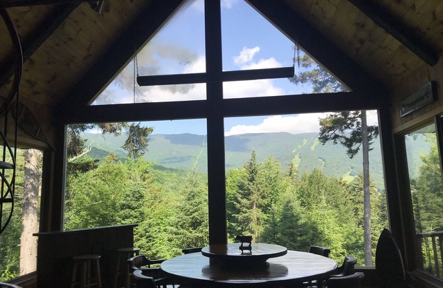 Stunning Views, Exquisite 6 BR Sugarbush Escape, 1 Minute to ski