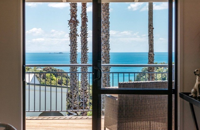 STUNNING VIEWS FROM THIS 2 BEDROOM COTTAGE IN PALM BEACH