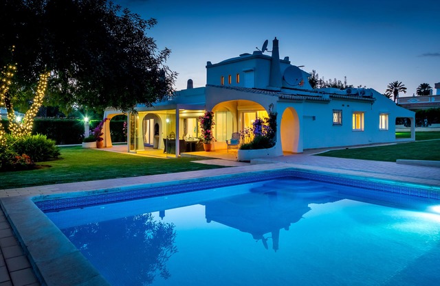 Stunning Vilamoura Villa with Heated Pool in Extensive mature gardens