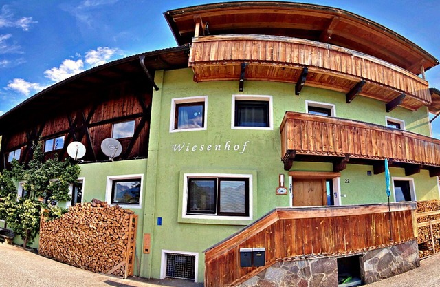Stunning villa for 4 people with WIFI, TV and balcony