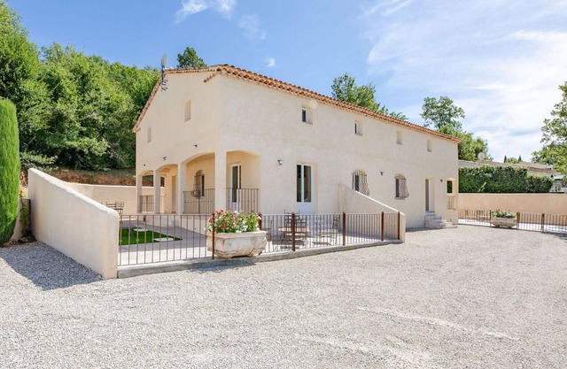 Stunning villa for 8 guests with WIFI, TV, terrace and pets allowed