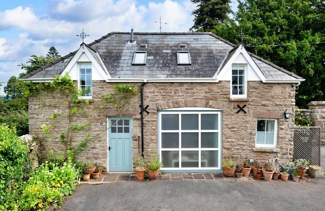 Stunning villa for 4 guests with WIFI and pets allowed