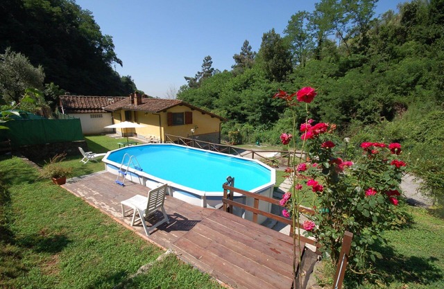Stunning villa for 6 guests with internet, private pool, TV, patio and pets allowed