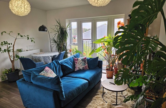 Stylish 1BD Flat with Parking, Hackbridge