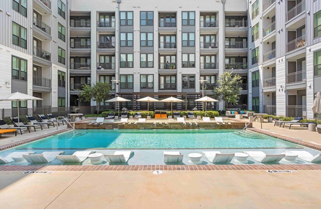 Stylish 1BR Retreat in Houston’s Sawyer Yards Art District Minutes to Downtown