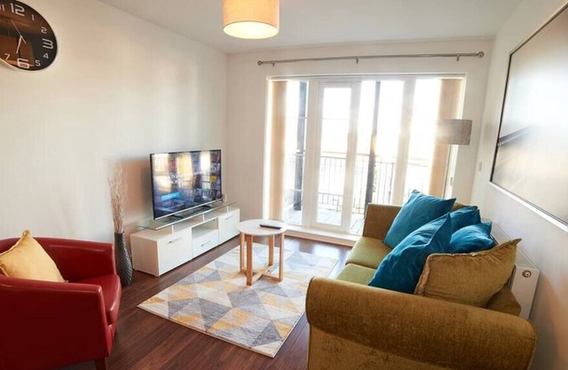 🌟Stylish🌟2 Bed Apartment🌟Station🌟A&E🌟WiFi🌟
