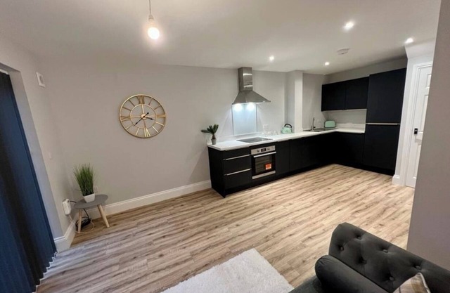Stylish 2 Bed Apartment With Private Terrace
