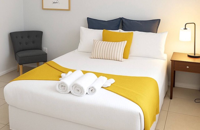 Stylish 2 Bedroom, 2 bathroom apartment with water views