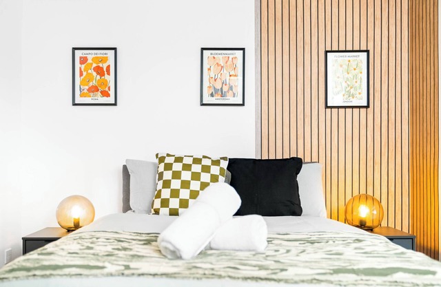 Stylish 2 Bedroom Flat in Hagley Rd by Novo Stays