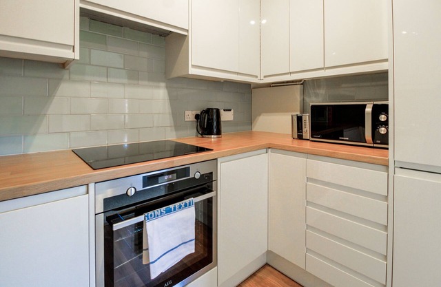 Stylish 2 Bedroom Maisonette