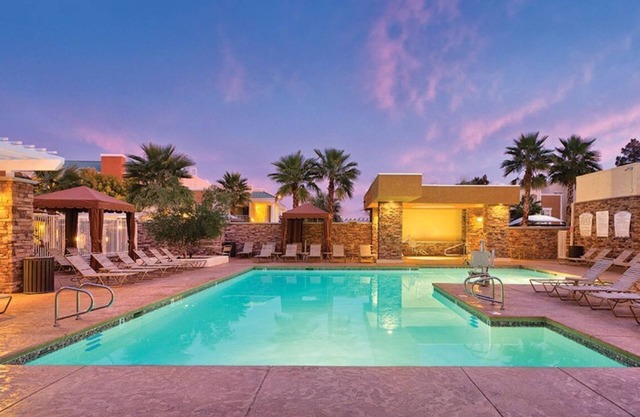 Stylish 2-BR Condo Oasis Near the LV Strip – Special Offer Now!