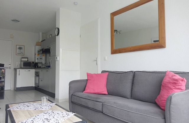 Stylish 2-Room Apartment with Balcony, Parking & Wi-Fi near Sarzeau Centre