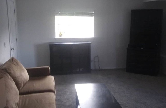 Stylish 2bd lower level apt in newer constructed south hill home