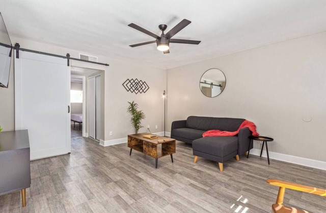 Stylish 2BR in Tempe—5 mins to ASU, Mill Ave & Town Lake! Sleeps 4 with king & queen beds, vaulted ceilings, luxe bath, and access to gym, playground & more.