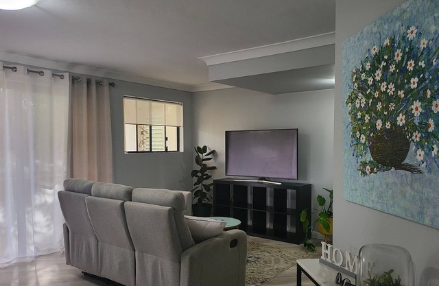 Stylish 2br unit, next to the beach, restaurants, 5 min away from Harbour town.