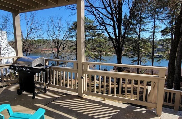 Stylish 3/2 Home Boat Slip Lake Access Lake View! King Beds Central Loc