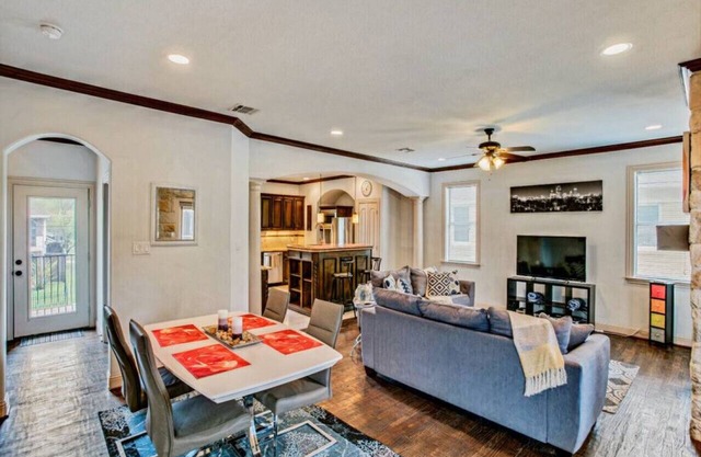 Stylish 3-BDRM Home/Near DT/Walk to Bars & Shops