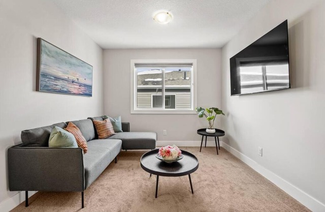 Stylish 3BR Townhouse by Airport