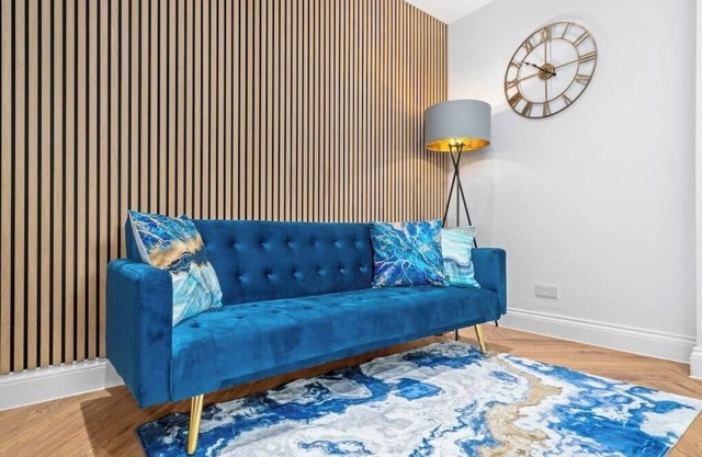Stylish 4 Bed-Town Centre
