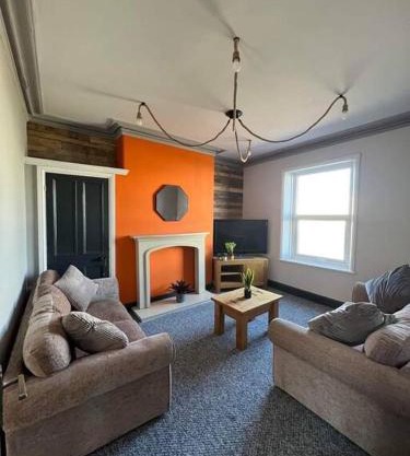 Stylish 5 bedroom/7bed apartment