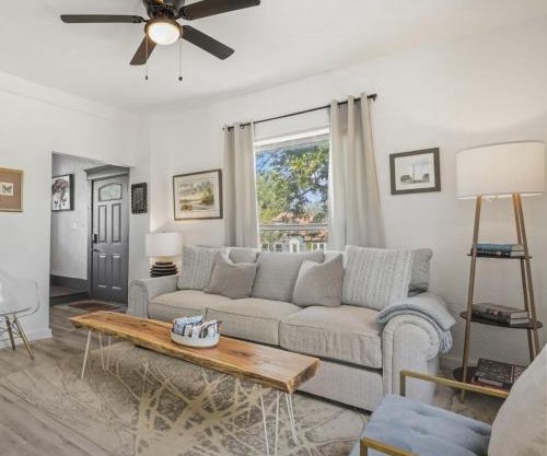 Stylish 5-bedroom Okc Home 3 Levels Loft #04
