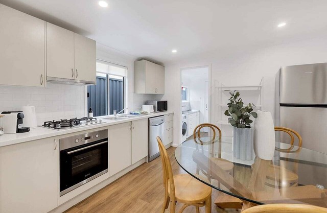 Stylish Alexandria Terrace – Walk to dining & shops