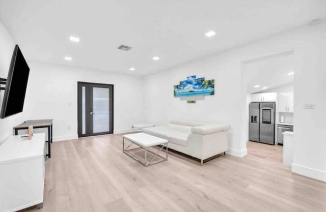 Stylish and Remodeled 3BR House
