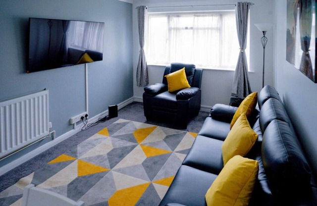 Stylish apartment in Abbeywood with private garden