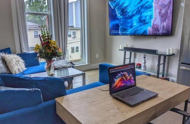 Stylish Apt 2 blks from H Street in Washington DC!