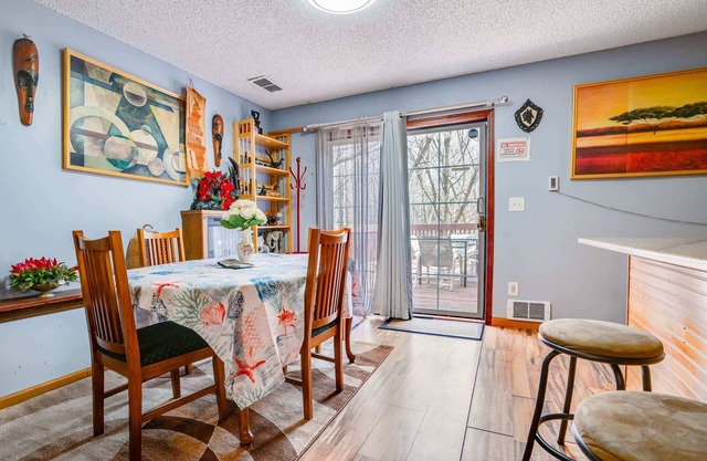 ‼️Stylish Basement Stay with Office Space, AC & Fire Pit