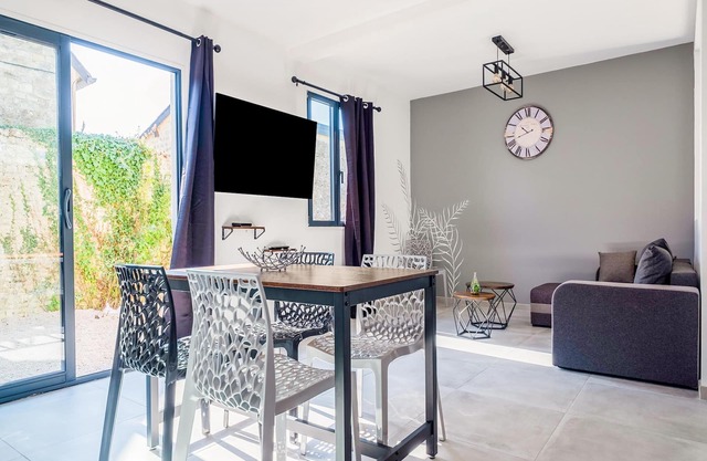 Stylish Beachside Retreat