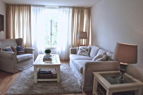 Stylish Canalhouse B