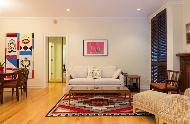Stylish & Central Nob Hill Condo on quiet courtyard-parking space