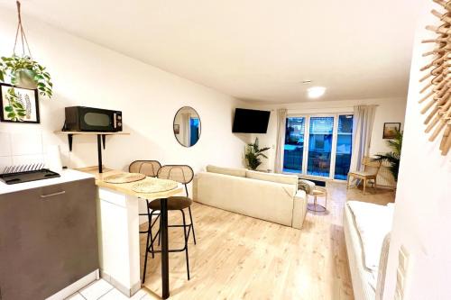 Stylish & central with balcony