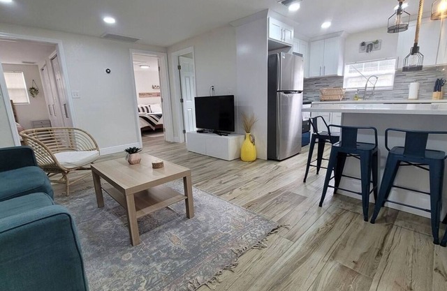 Stylish Chic King Bed Ybor DT