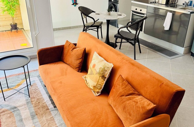 Stylish City Pad – Walk to All