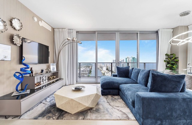 ★ Stylish Condo at Hyde Beach House with Ocean Views and Luxury Perks