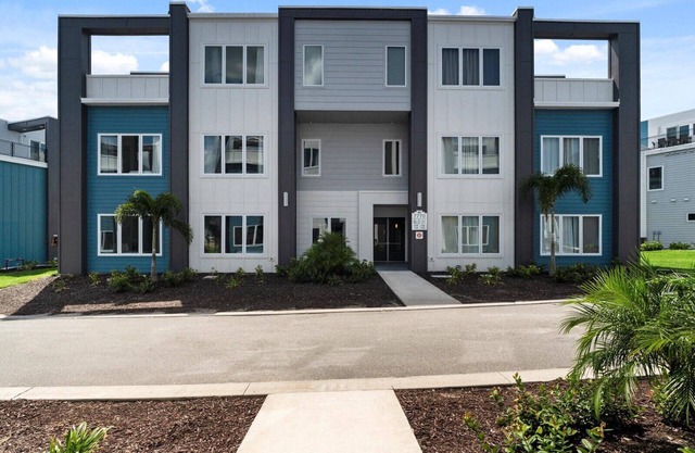 Stylish Condo near Disney with Resort & Waterpark Access - B31-134