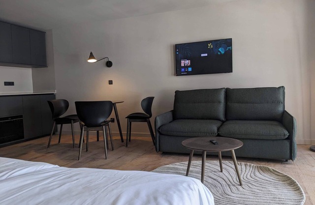 Stylish Conlon House Studio | Top location Munich | Kitchen & fully equipped
